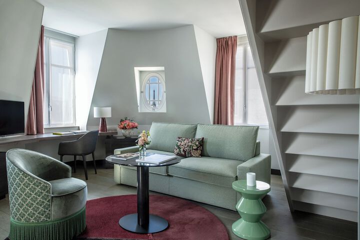Room 43 of 141