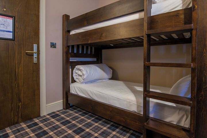 Room 33 of 109
