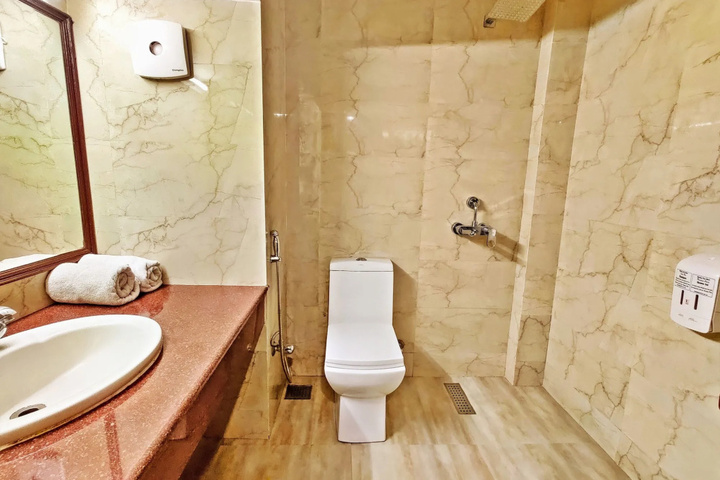 Room 8 of 14
