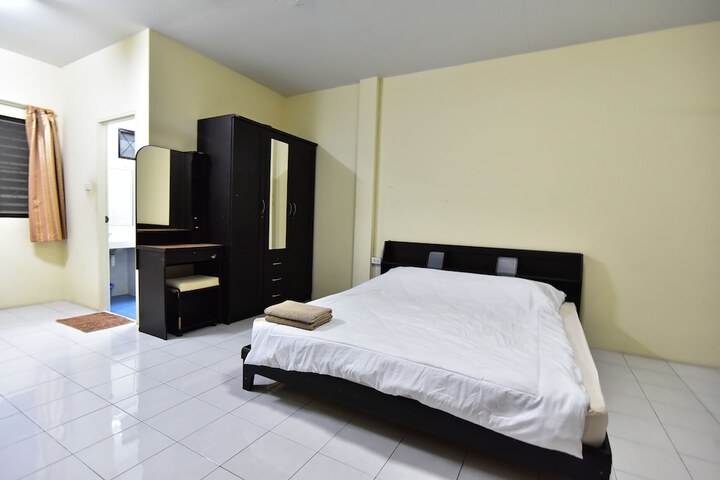 Room 8 of 36