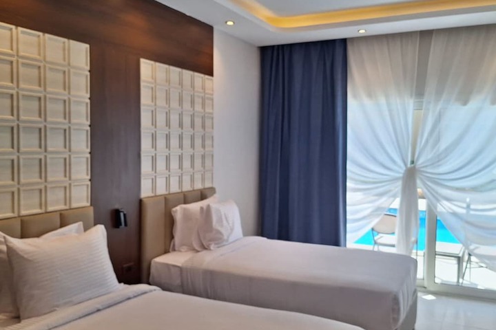 Room 30 of 63