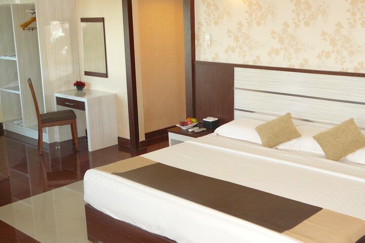 Room 5 of 28