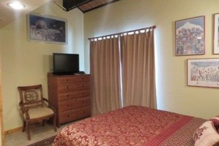 Room 8 of 34