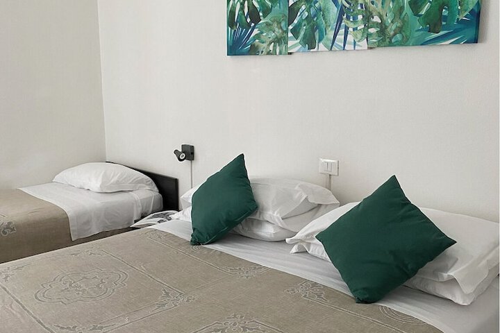 Room 17 of 60