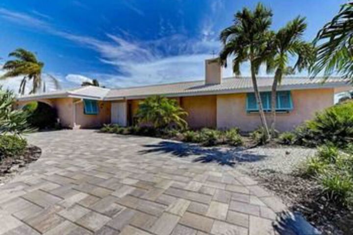 ISLAND JEWEL in Holmes Beach, FL