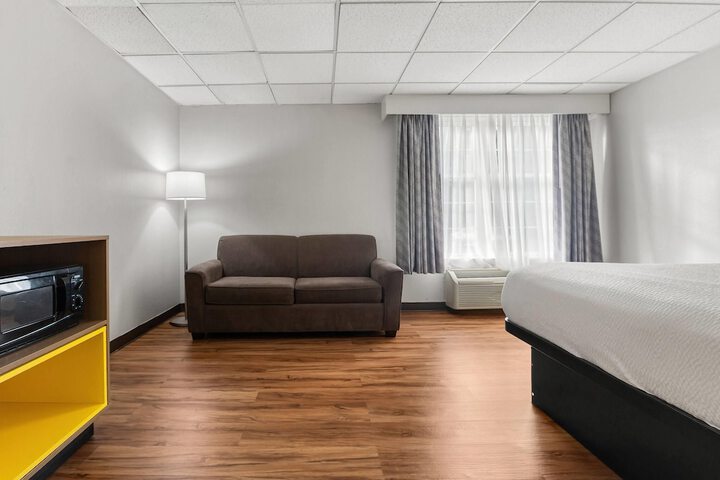 Room 17 of 46