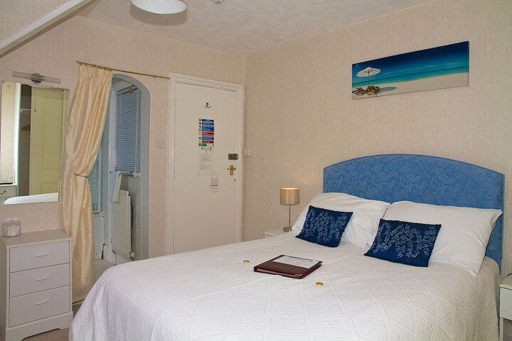 Room 8 of 48