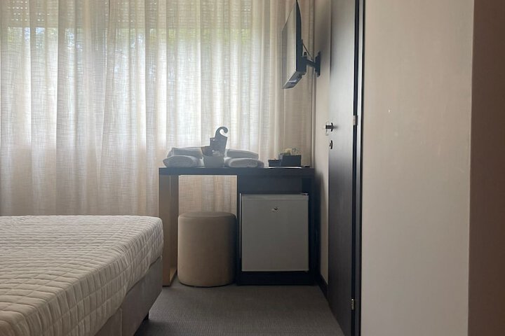 Room 3 of 49