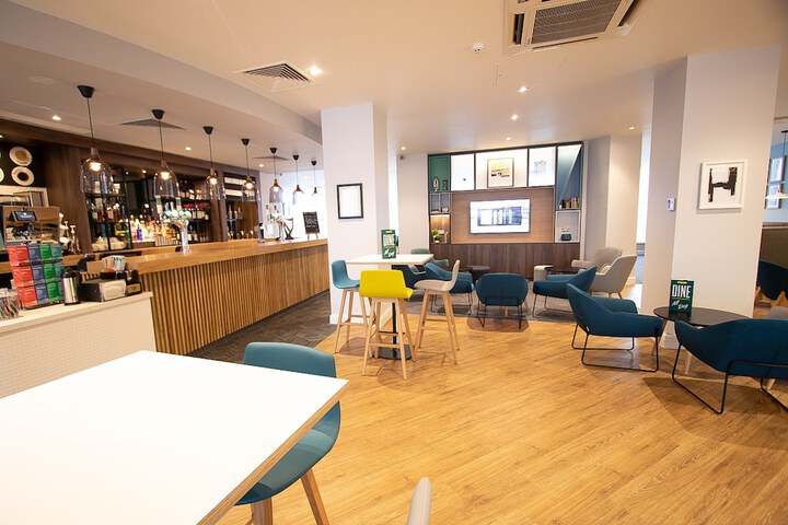 Lounge 139 of 210