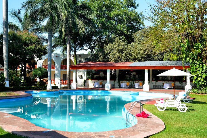 Pool Hotel