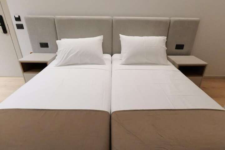 Room 8 of 87