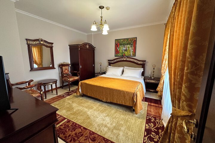 Room 11 of 64
