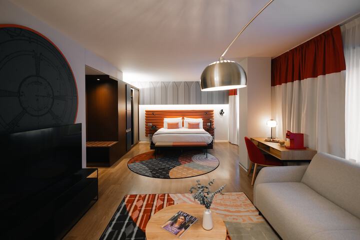 Room 15 of 96