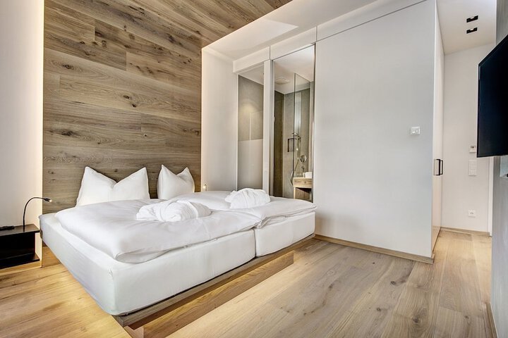 Room 11 of 26