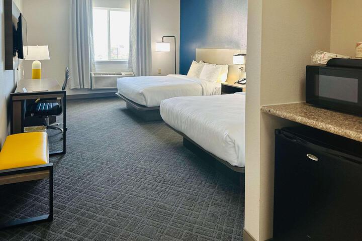 2 Queen Beds (4 of 15)