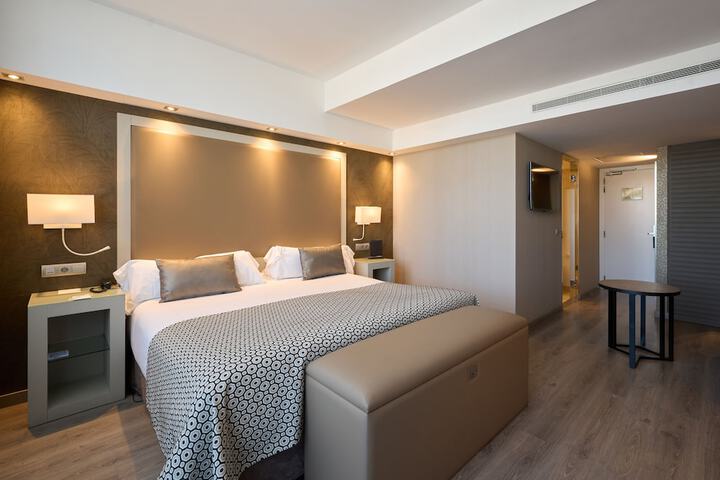 Room 28 of 82