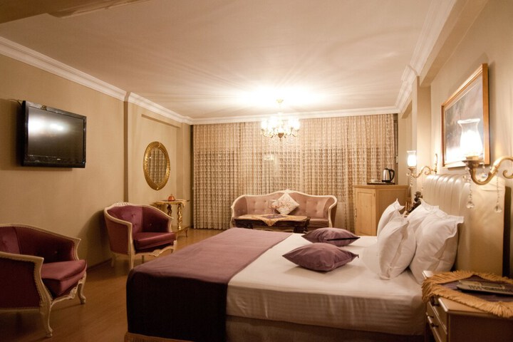 Room 3 of 49