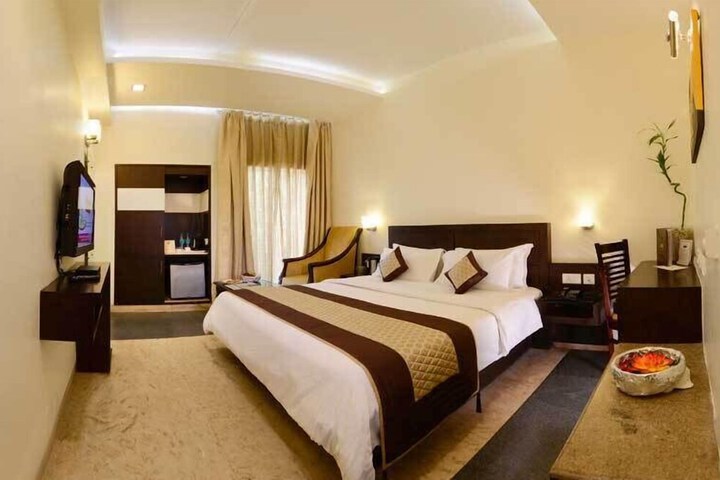 Room 5 of 156
