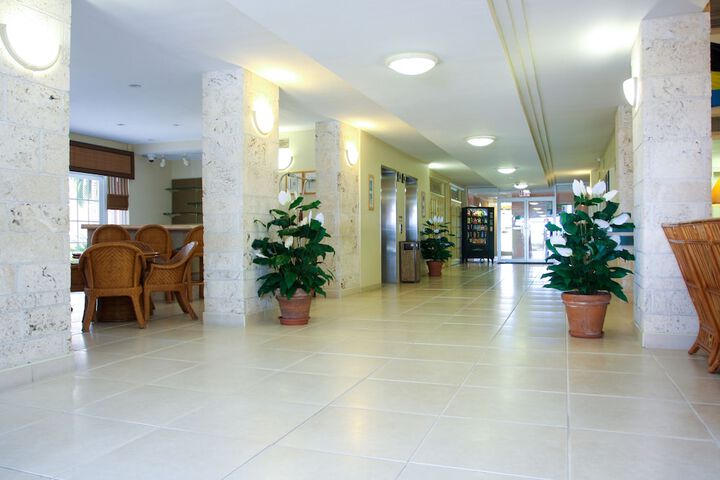 Ballroom/Hall 34 of 39