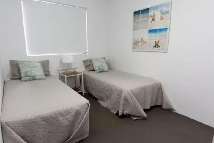 Room 4 of 9