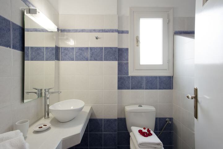 Room 33 of 46