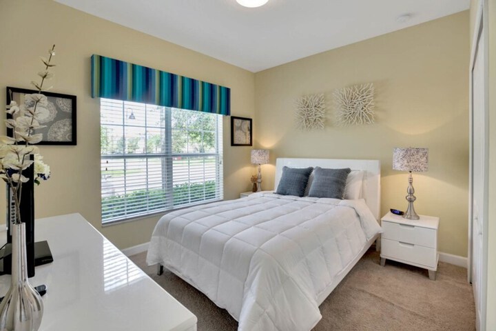 Paradise Palms 3087 Beach Palm Avenue