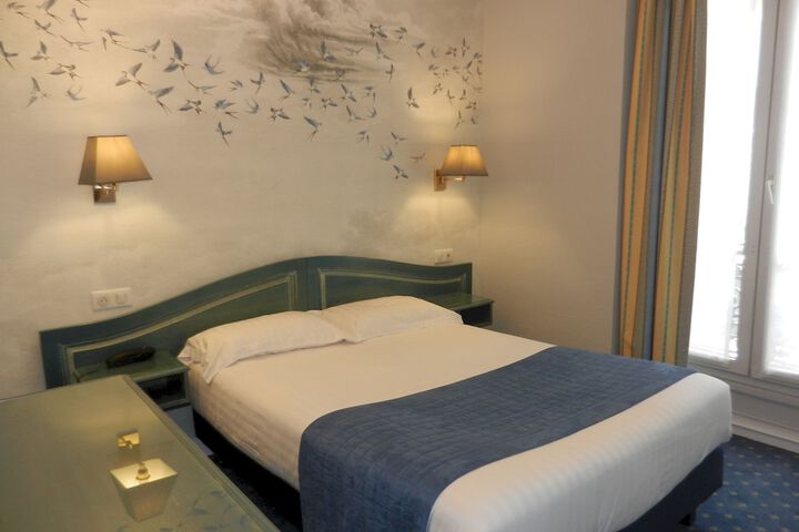 Room 10 of 28