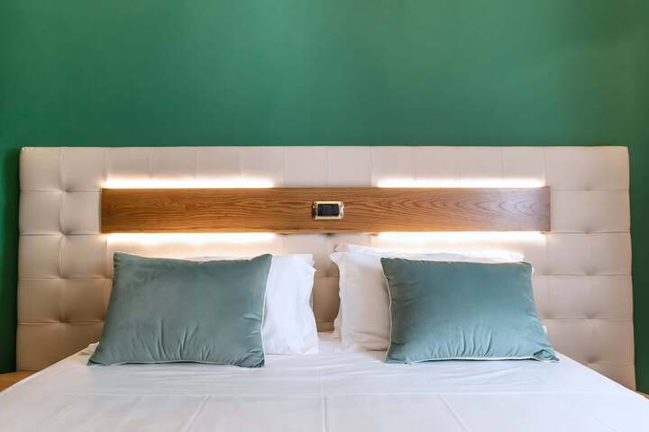 Room 13 of 97