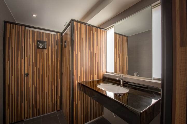 Room 40 of 96