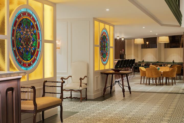 Hotel 5 of 81