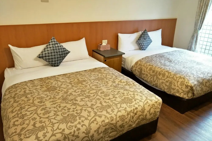 Room 4 of 14