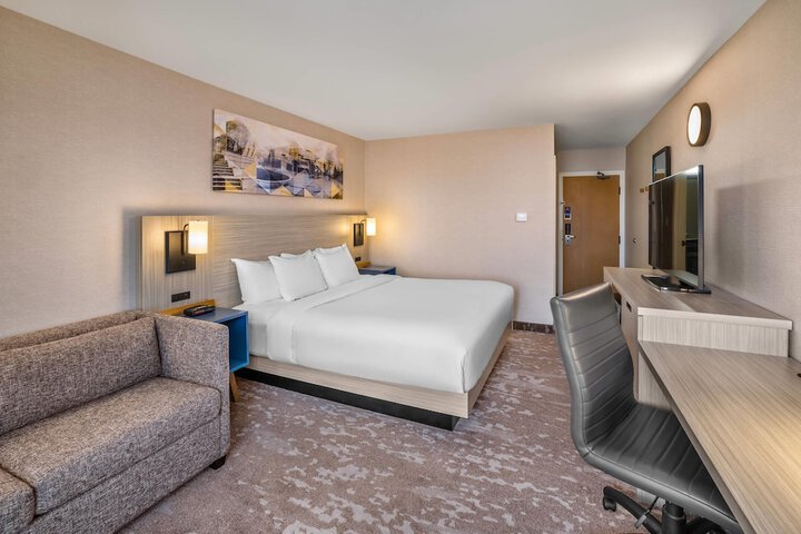 Room 8 of 38