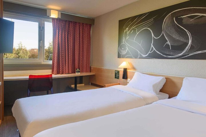 Room 42 of 161