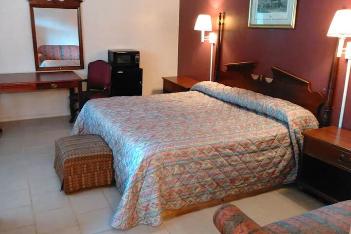Room 7 of 12