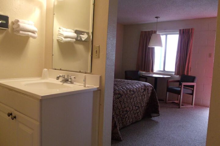 Room 5 of 25