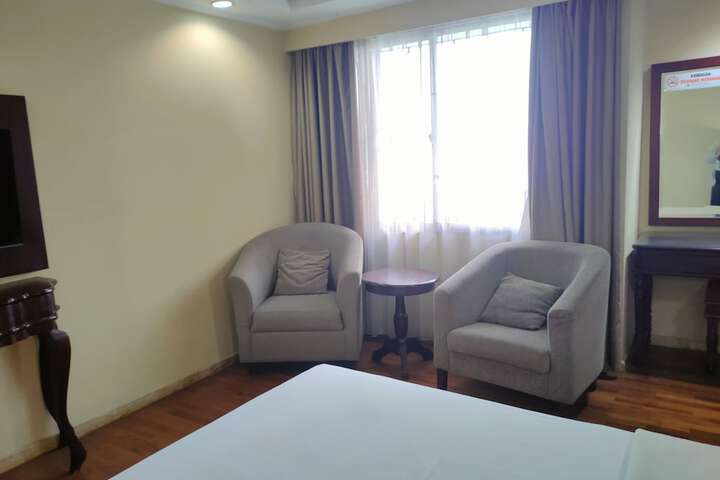 Room 9 of 13