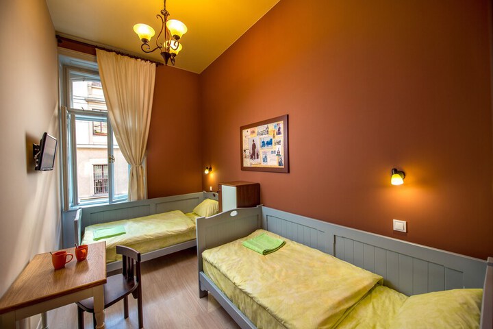 Room 6 of 50