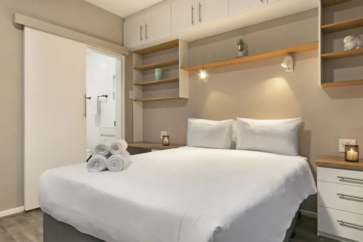 Room 4 of 12