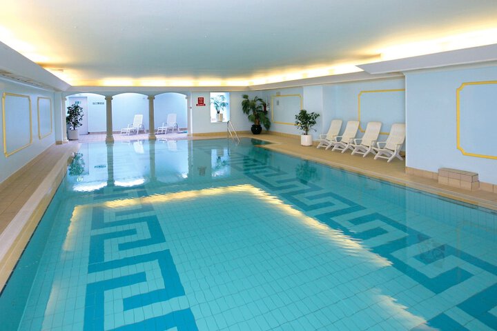 Pool 73 of 110