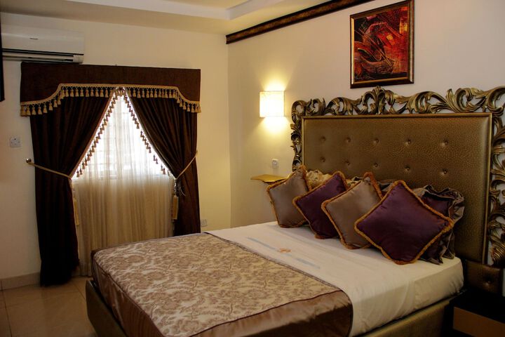 Room 20 of 33