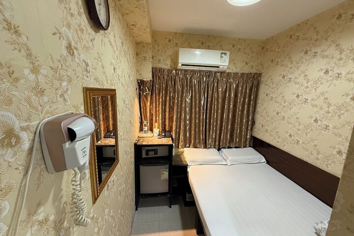 Room 40 of 138