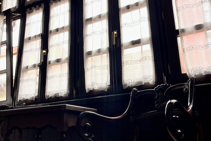 Room 8 of 16