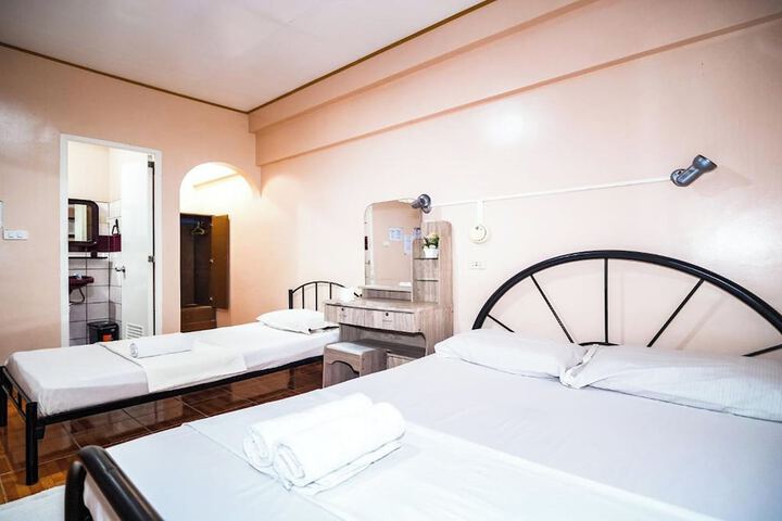 Room 14 of 65