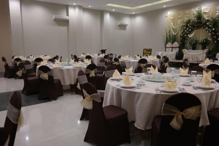 Ballroom/Hall 37 of 41