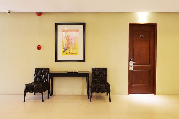 Ballroom/Hall 33 of 38