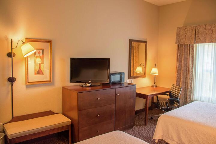 2 Queen Beds (5 of 11)