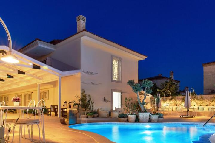 Likor Hanim Butik Otel Alacati