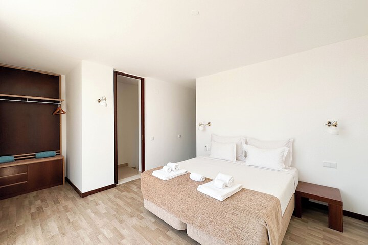 Room 16 of 125