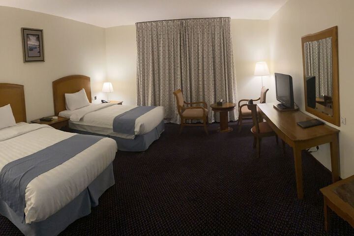 Room 9 of 12