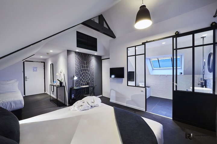Room 4 of 52
